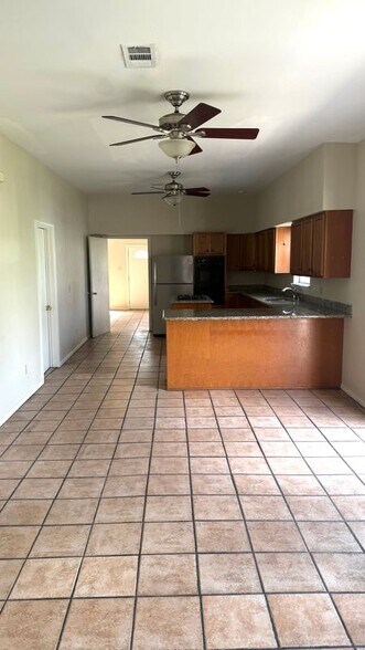 Building Photo - 3212 Danneel St