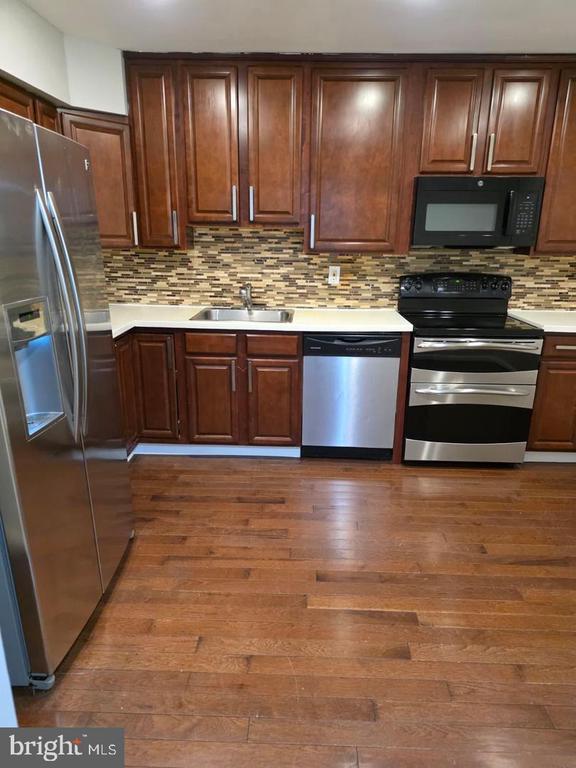Building Photo - 20 Delafield Ct