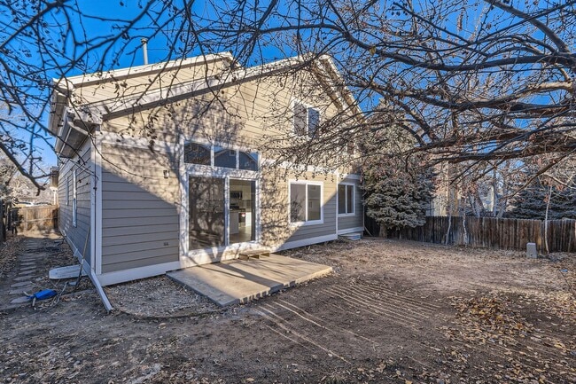 Building Photo - 4 bedroom, 2 1/2 bath home with attached 2...
