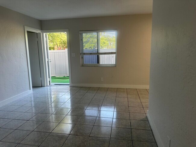 Building Photo - 6109 SW 30th St