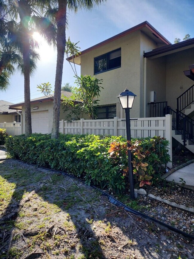 Building Photo - 1800 NE 39th Ct