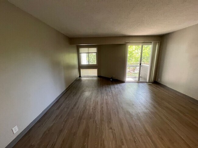 Building Photo - Multi-family Apartment Community