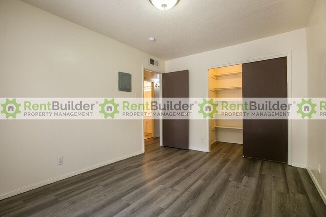 Building Photo - 12124 Menaul Blvd NE