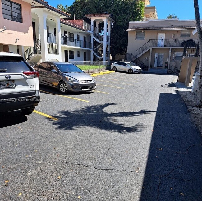 Building Photo - 1362 SW 2nd St