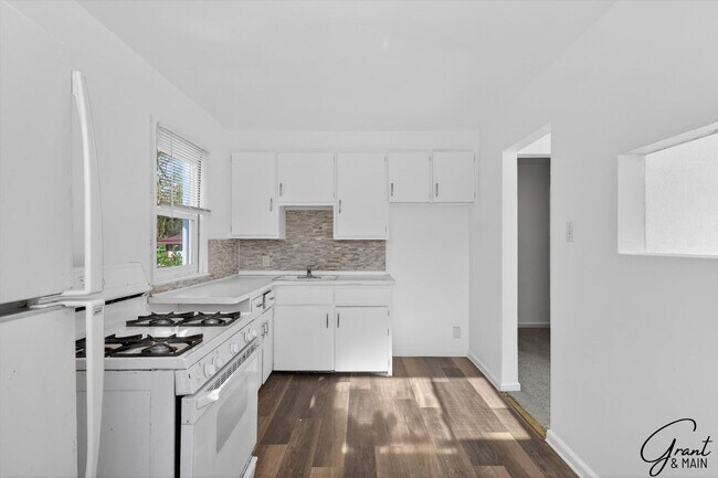 Building Photo - 20259 Oakfield Ave