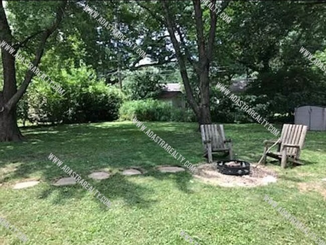 Building Photo - Beautiful Roeland Park Ranch-Available NOW!!