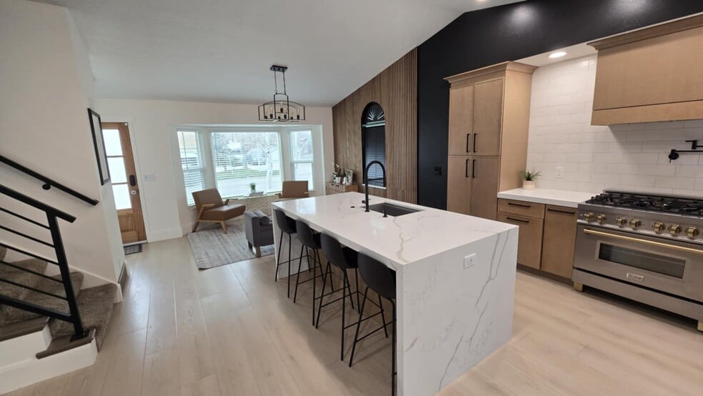 Building Photo - 2504 W Pine Needle Pl