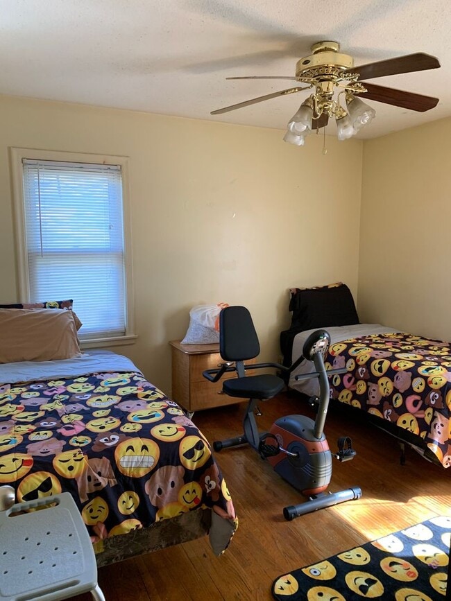 Building Photo - Beautiful 4 Bedroom 1 Bathroom in North Mi...