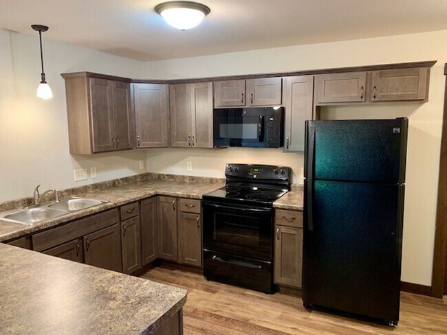 Building Photo - 122-124 Hickory Lane