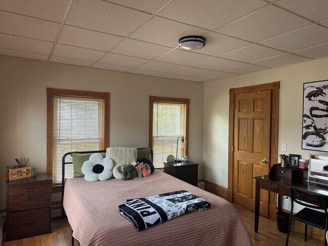 Building Photo - 2 Fremont St