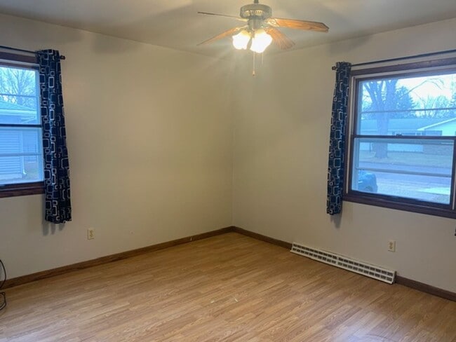 Building Photo - 822 Dwight St