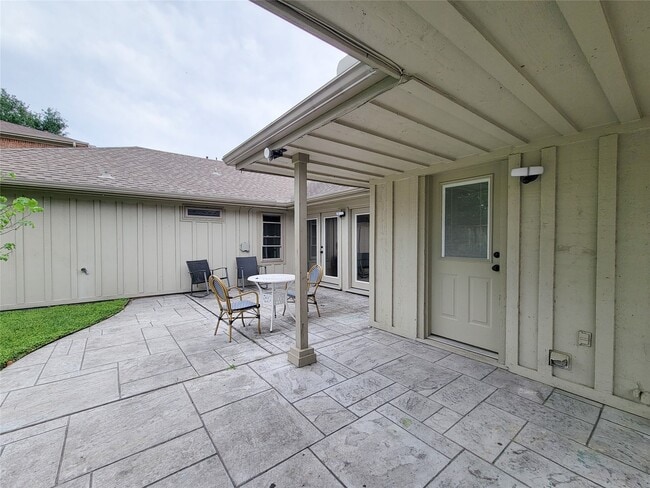 Building Photo - 6130 Valley Forge Dr