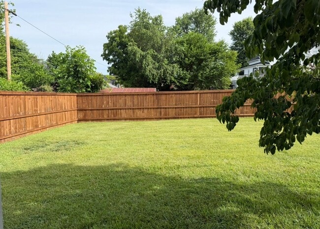 Building Photo - Immaculate Studio Apt. w/All utilities- Less than 5- minute drive to Downtown Bristol!