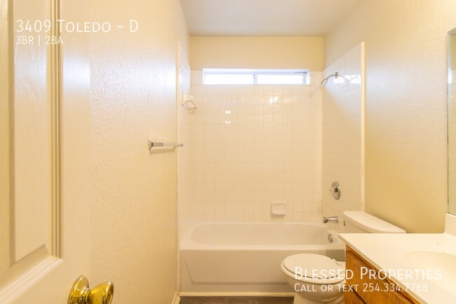 Building Photo - 3409 Toledo-D