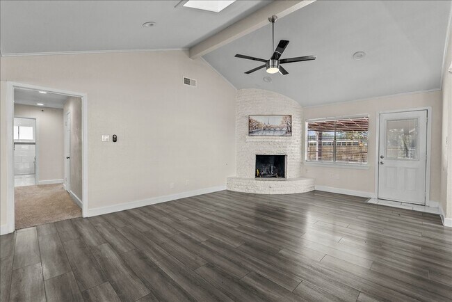 Building Photo - 15514 Diana Ln