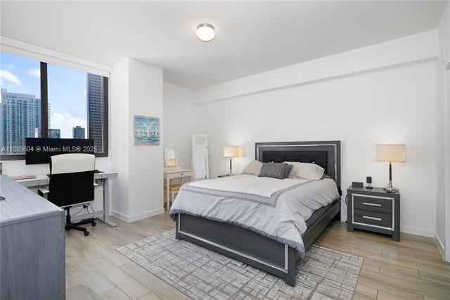 Building Photo - 999 SW 1st Ave