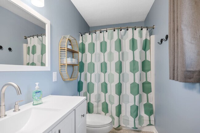 Building Photo - 204 Washington Park Blvd