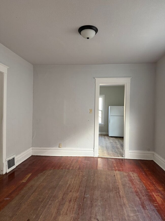 Building Photo - 1305 S 12th St