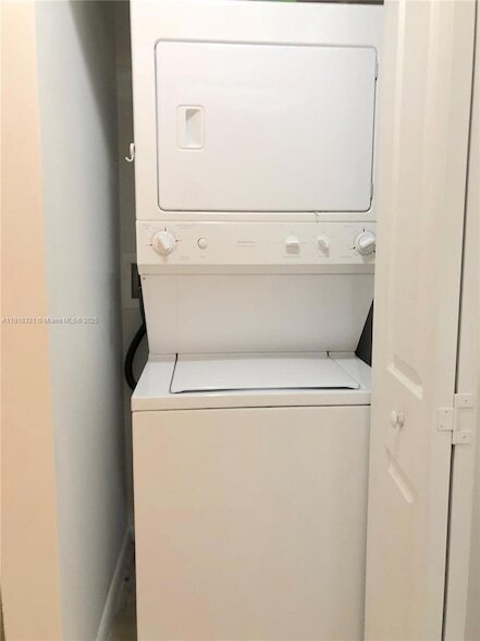 Building Photo - 7350 SW 89th St