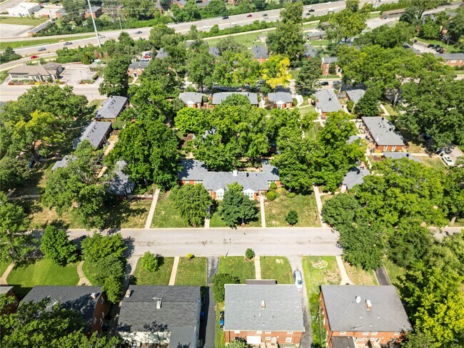 Building Photo - 725 Berick Dr