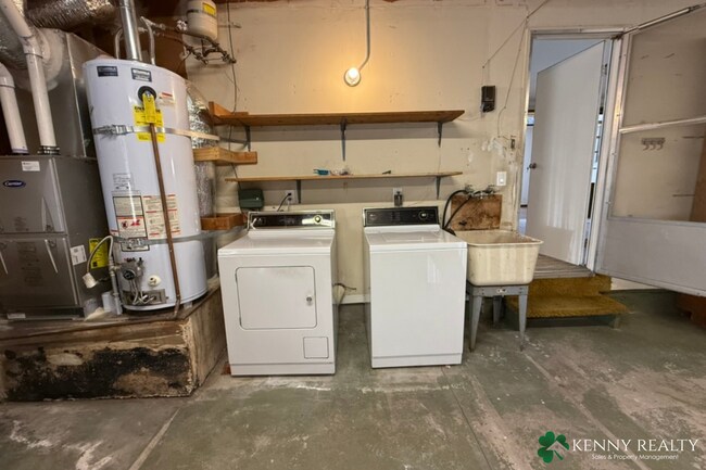 Building Photo - Large Updated 5 Bedroom Home in San Mateo ...