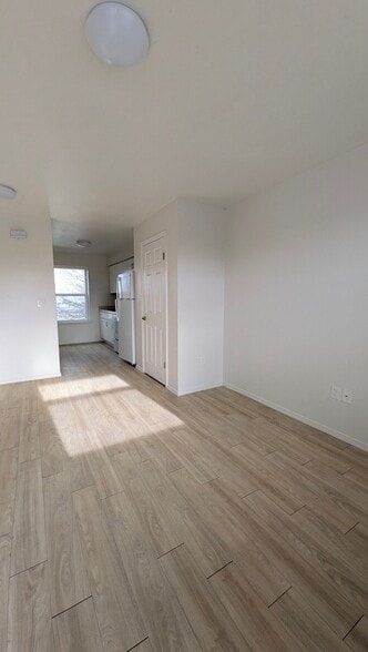 Building Photo - 6968 Alameda Ave