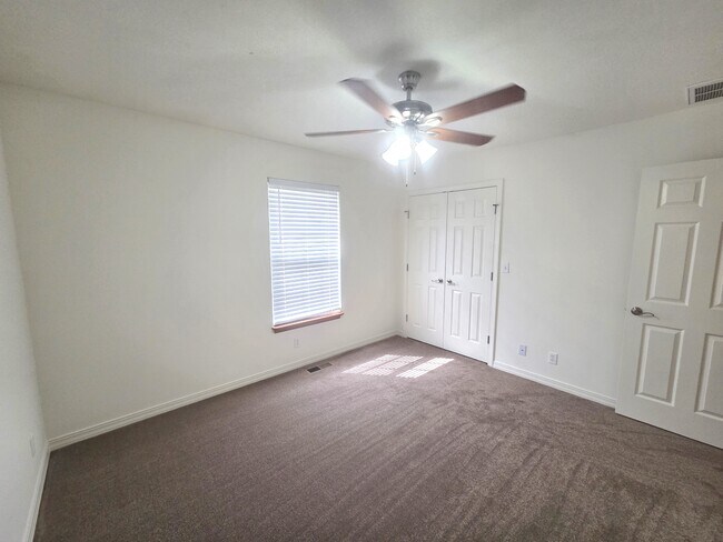 Building Photo - 848 S Jester Ave