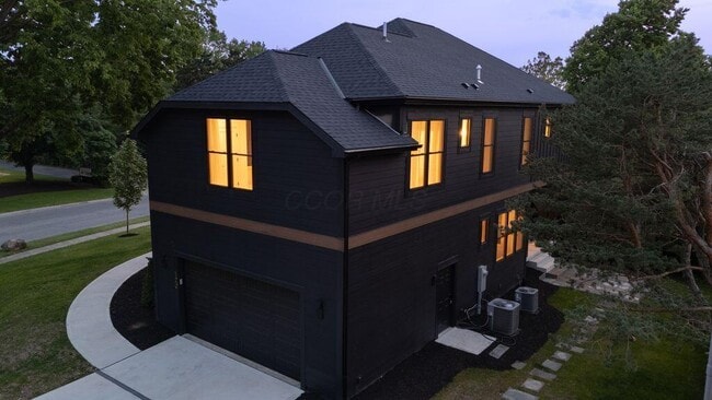Building Photo - 120 Caren Ave