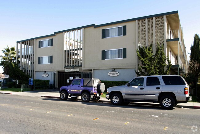 Building Photo - Carwood Arms Apartments