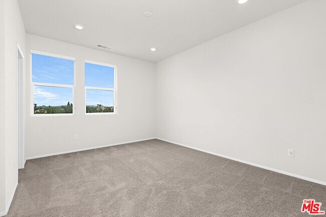 Building Photo - 220 Lockhart Wy