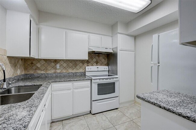 Building Photo - 7900 Westheimer Rd