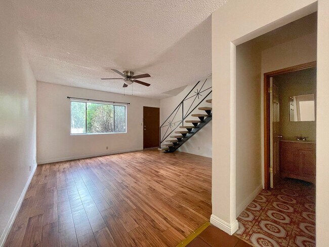Building Photo - 315 E Avenue 31