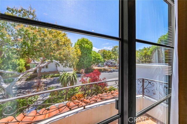 Building Photo - 221 Vía Alameda