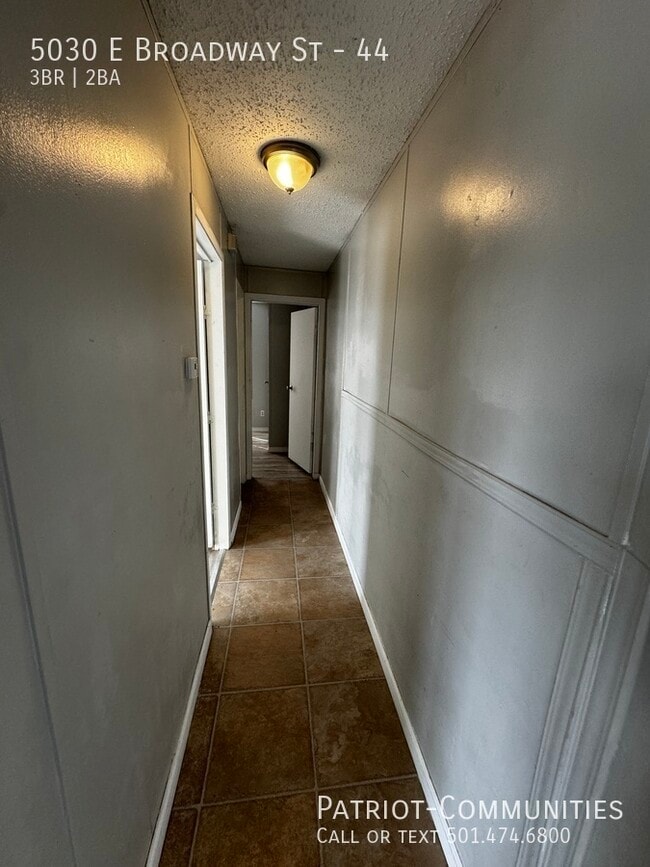 Building Photo - 5030 E Broadway St