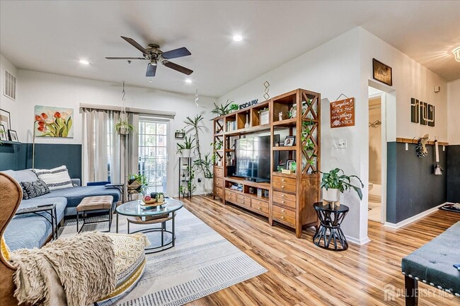 Building Photo - 913 Del Negro Ct