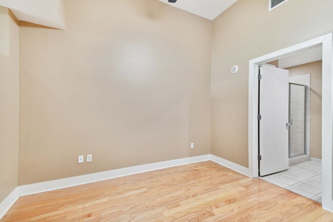 Building Photo - 1120 E Kennedy Blvd