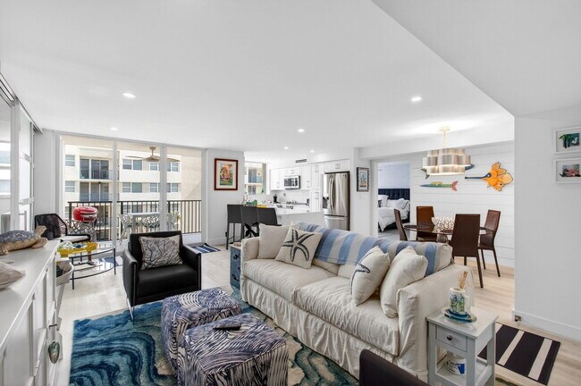 Building Photo - 1236 Hillsboro Mile