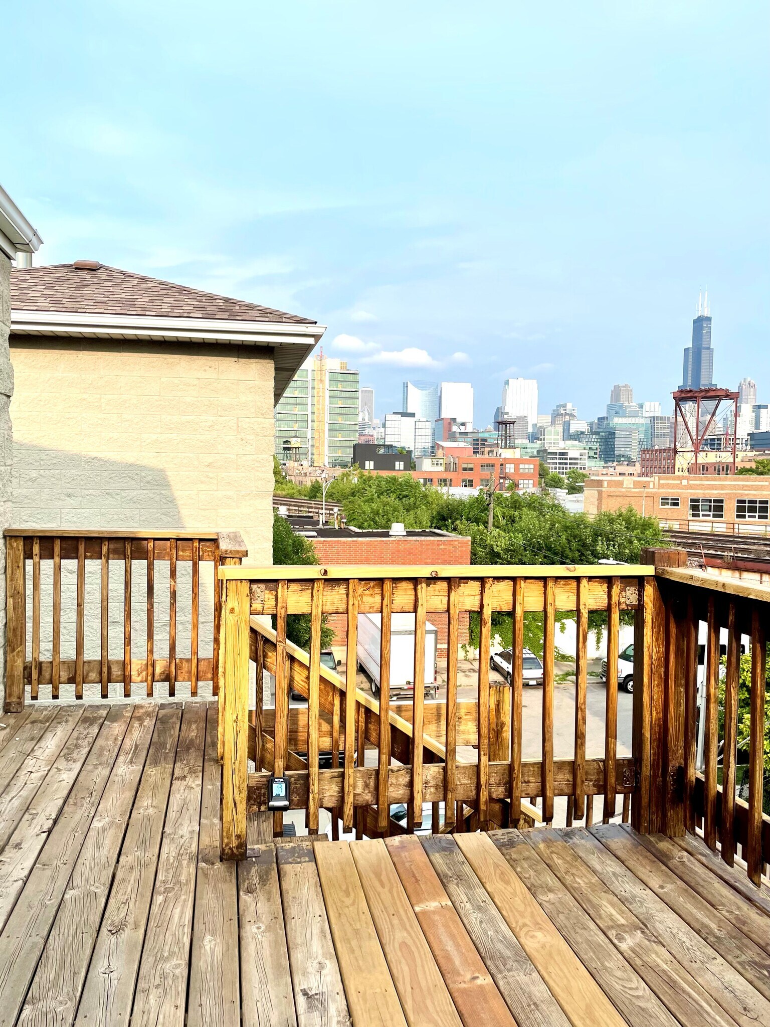 Building Photo - 1359 W Hubbard St