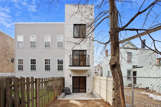 Building Photo - 300 Halladay St