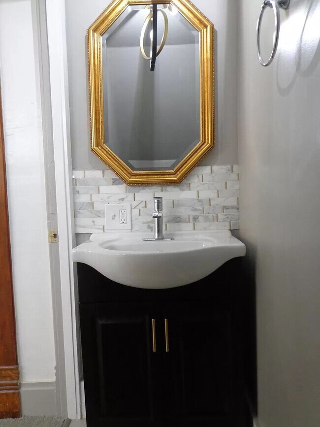 Building Photo - 557 E Whittier St