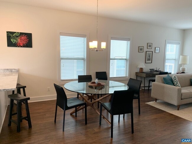 Building Photo - 129 Almere Ave