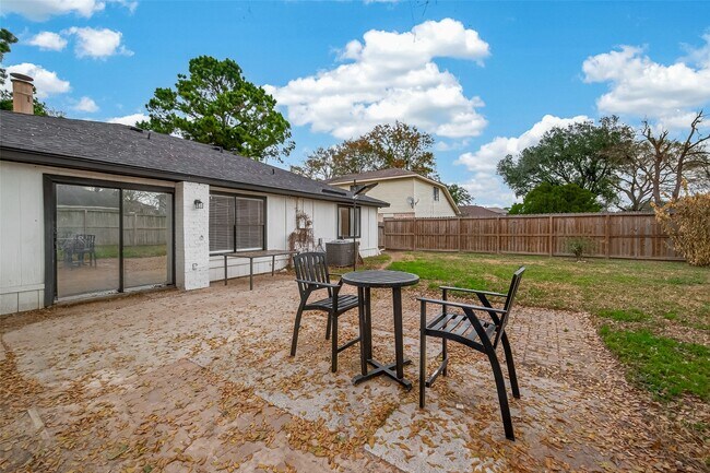 Building Photo - 614 Northaire Dr