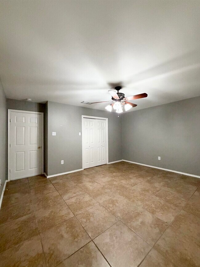 Building Photo - 11111 Revilla Dr