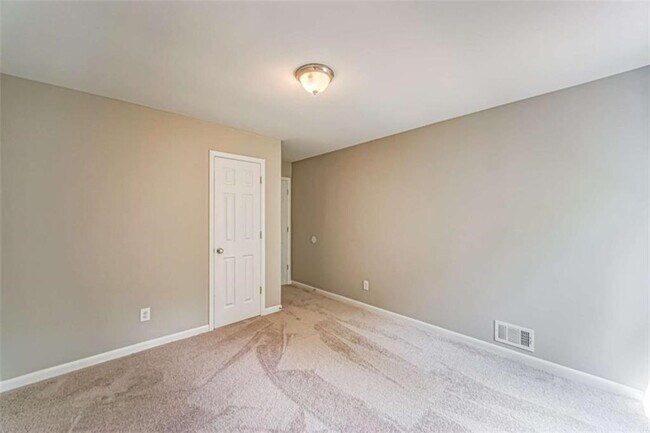 Building Photo - 2218 Woodfern Dr
