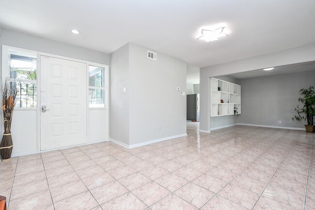 Building Photo - 11414 Chariot Dr