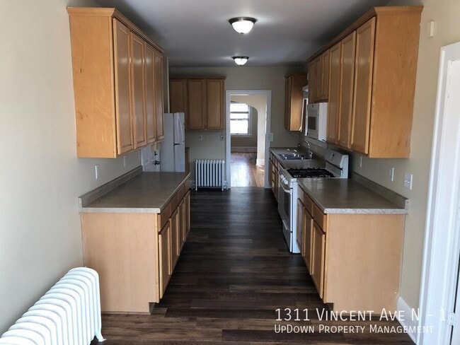 Building Photo - 1311 N Vincent Ave