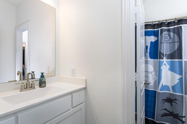 Building Photo - 2302 Royal Dove Ln