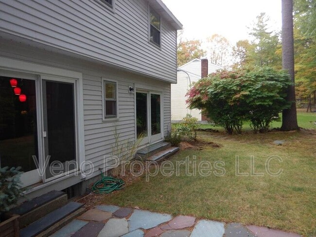 Building Photo - 15 Rivercrest Dr