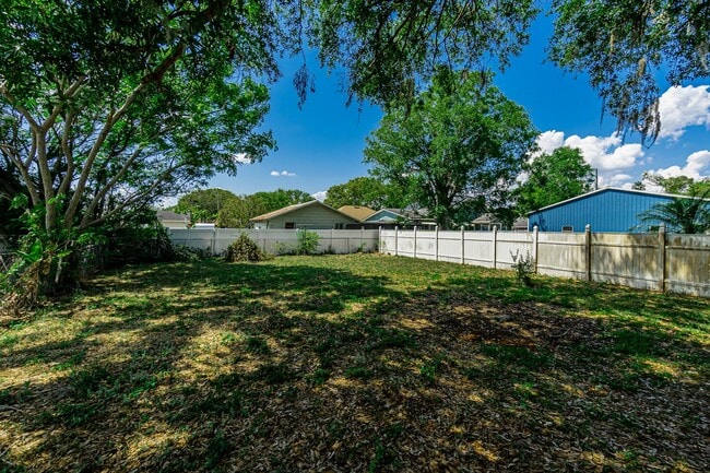 Building Photo - MOVE IN SPECIAL- Charming 2/1 Home w/ Partially Fenced Yard in St. Cloud
