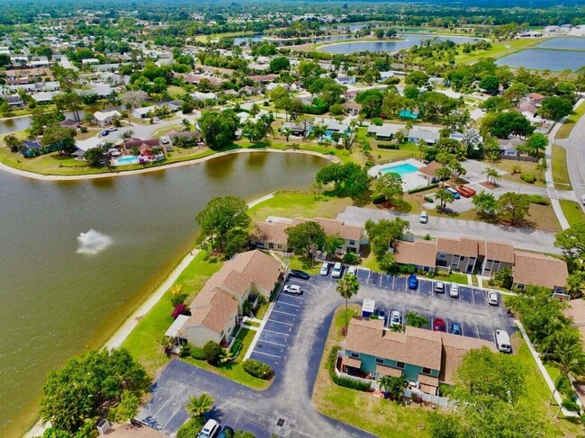 Building Photo - 104 Lakewood Dr